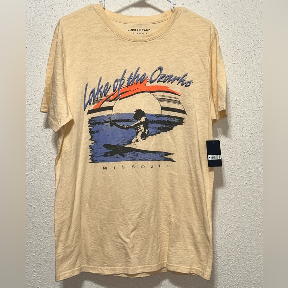 Lucky Brand short sleeve graphic t-shirt light yellow size medium